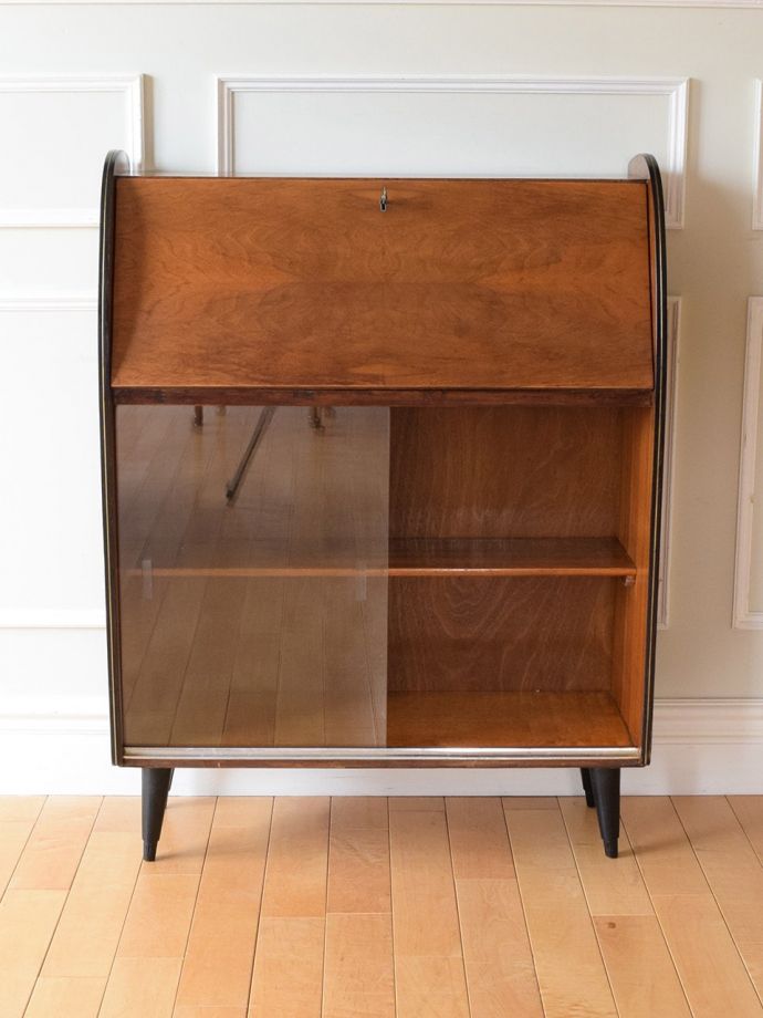 ビューローの引き戸の中