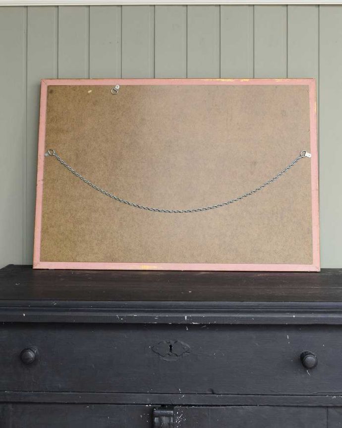 アンティーク ミラー（鏡）　アンティーク雑貨　イギリスで見つけた大きなゴールドのアンティーク モールディングミラー。裏側を見てみると…修復の際、金具をしっかり取り付けたので安心してお使い下さい。(k-2890-z)