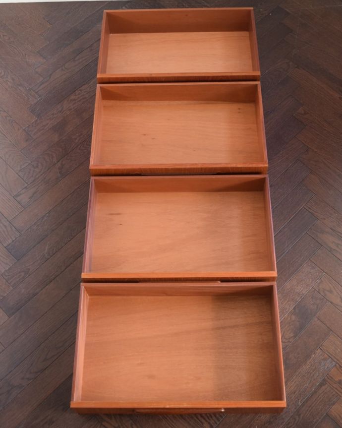 チェストの引き出し