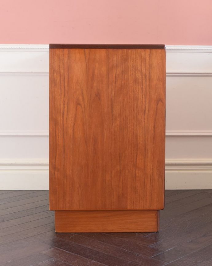 G-planのチェストの側面