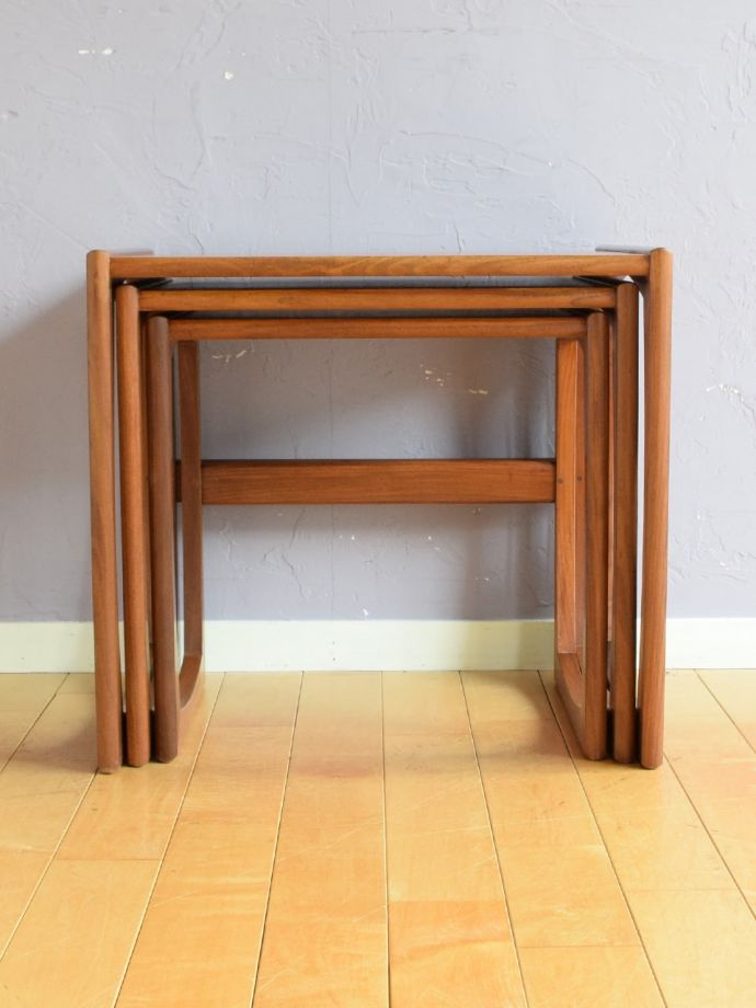 コーヒーテーブルの側面