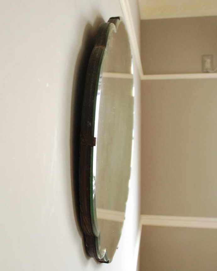 アンティーク ミラー（鏡）　アンティーク雑貨　ふんわりとしたまるで雲のようなアンティークカッティングミラー。厚みが違いますアンティークなので多少のキズ・汚れがある場合がありますがキレイなものを買い付けてきました。(k-2892-z)