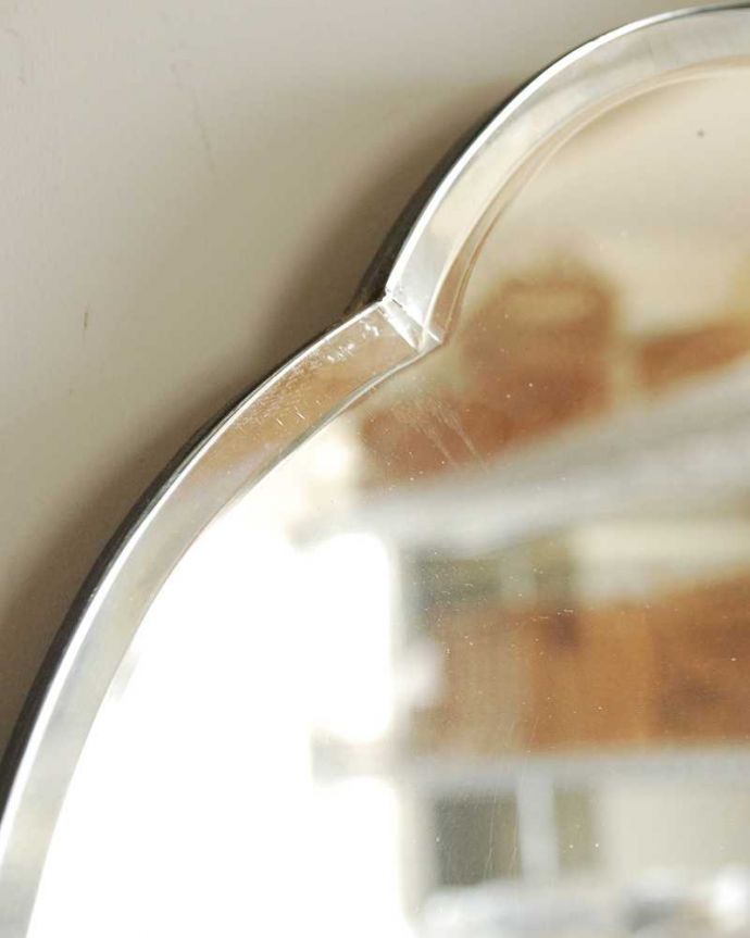 アンティーク ミラー（鏡）　アンティーク雑貨　ふんわりとしたまるで雲のようなアンティークカッティングミラー。アンティークでしか手に入らないキラキラ感キラッと輝く美しい面取りがデザインになっているアンティークのミラー。(k-2892-z)