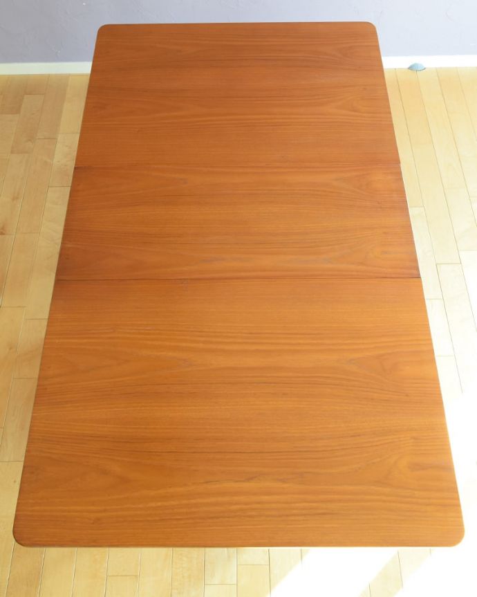 天板を広げたダイニングテーブル