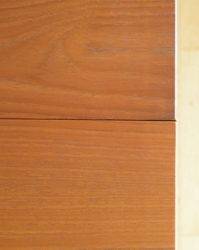 ビンテージテーブルらしい木目