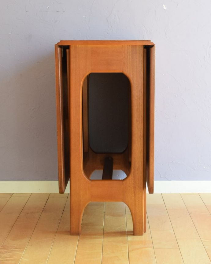 折り畳み式テーブルの側面