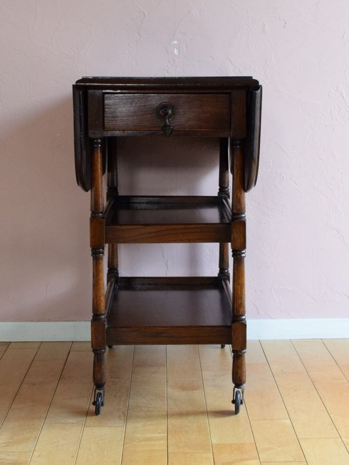 アンティークワゴンの側面