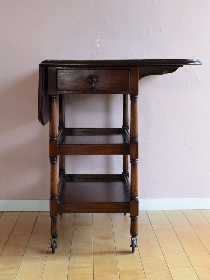 伸長式ワゴンを片方開くと