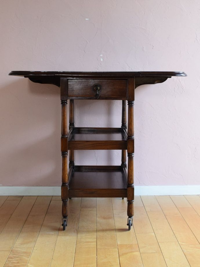 両方のリーフを開いた伸長式ワゴン