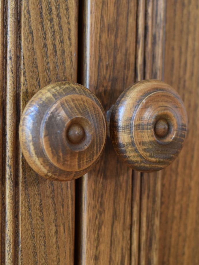 アンティーク家具　アンティーク アーコールブックシェルフ　取っ手もデザインの一部デザインの一部になっているカッコいい取っ手。(k-2896-f)