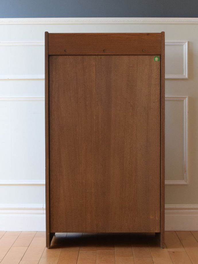 アンティーク家具　アンティーク アーコールブックシェルフ　後ろ姿もチェックして下さいアンティークは新品ではないので、経年変化によるキズはありますが、専門の職人がキレイにお直しをしているので、後ろ姿までキレイです。(k-2896-f)