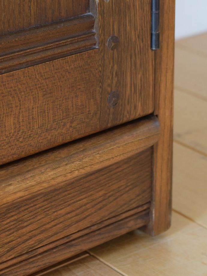 アンティーク家具　アンティーク アーコールブックシェルフ　女性１人でラクラク運べちゃうんですHandleのアンティークは、脚の裏にフェルトキーパーをお付けしています。(k-2896-f)