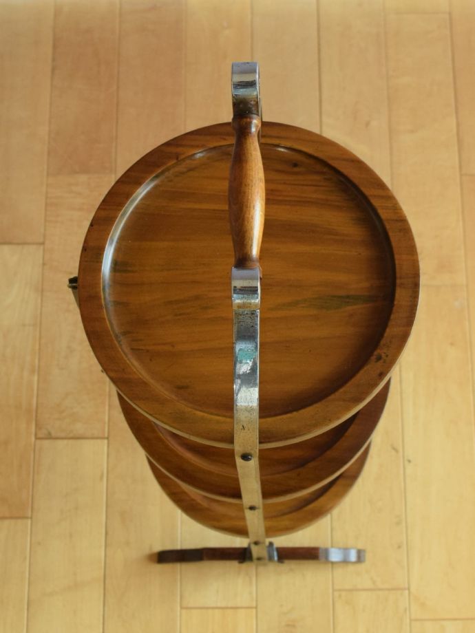 アンティーク家具 アンティーク ケーキスタンド 上から見るとこんな感じ小さくても、もちろん専門の職人がしっかり修復したのでピッカピカです。(k-2897-f)