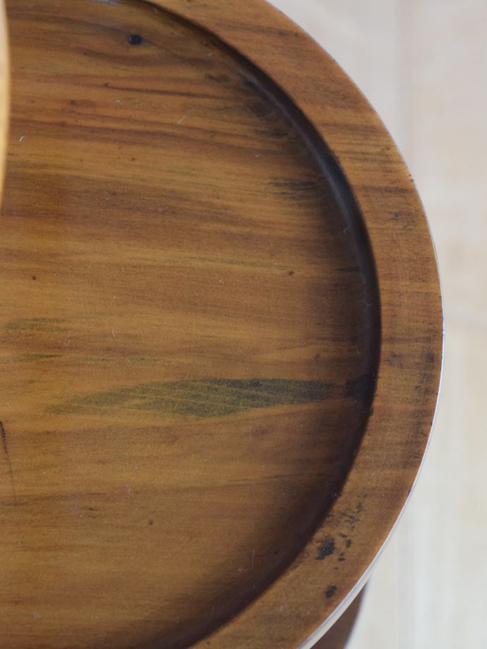 アンティーク家具 アンティーク ケーキスタンド 近づいてみると…象嵌が描かれた美しい天板。(k-2897-f)