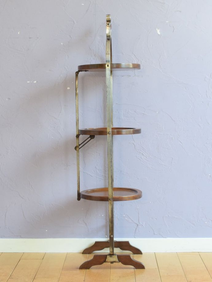 アンティーク家具 アンティーク ケーキスタンド 横から見るとこんな形アンティークは新品ではないので、経年変化によるキズはありますが、専門の職人がしっかり修復したのでキレイです。(k-2897-f)