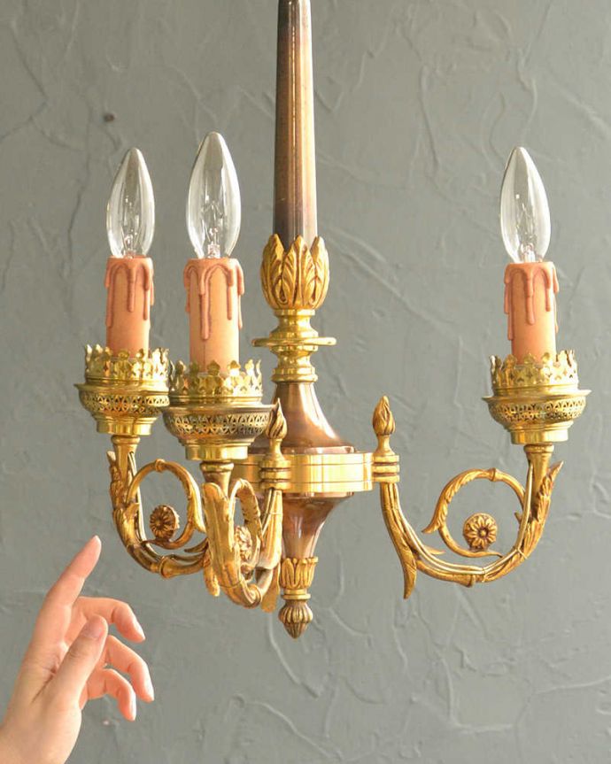 アンティークの真鍮製シャンデリア