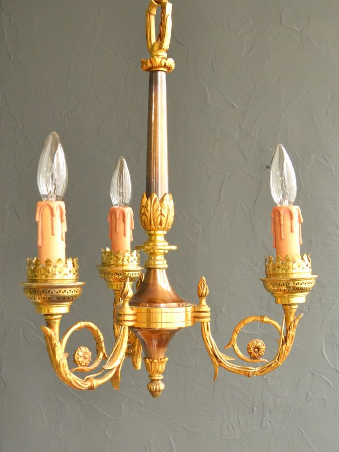 イギリスで出会った真鍮アンティークシャンデリア（3灯）（E17