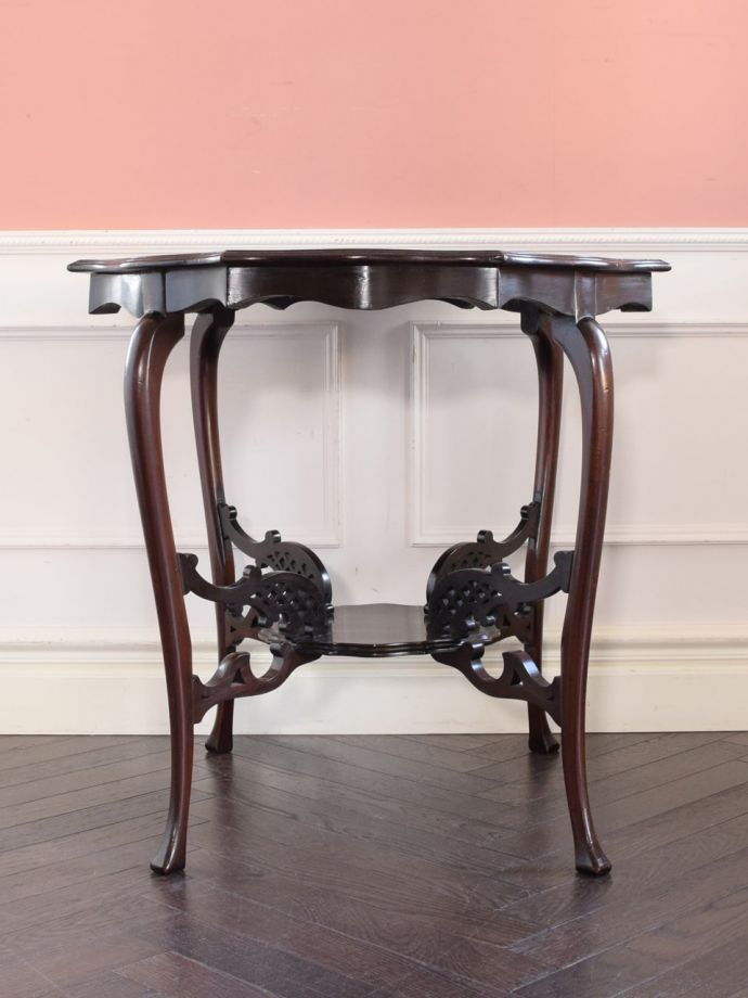 アンティーク家具の側面