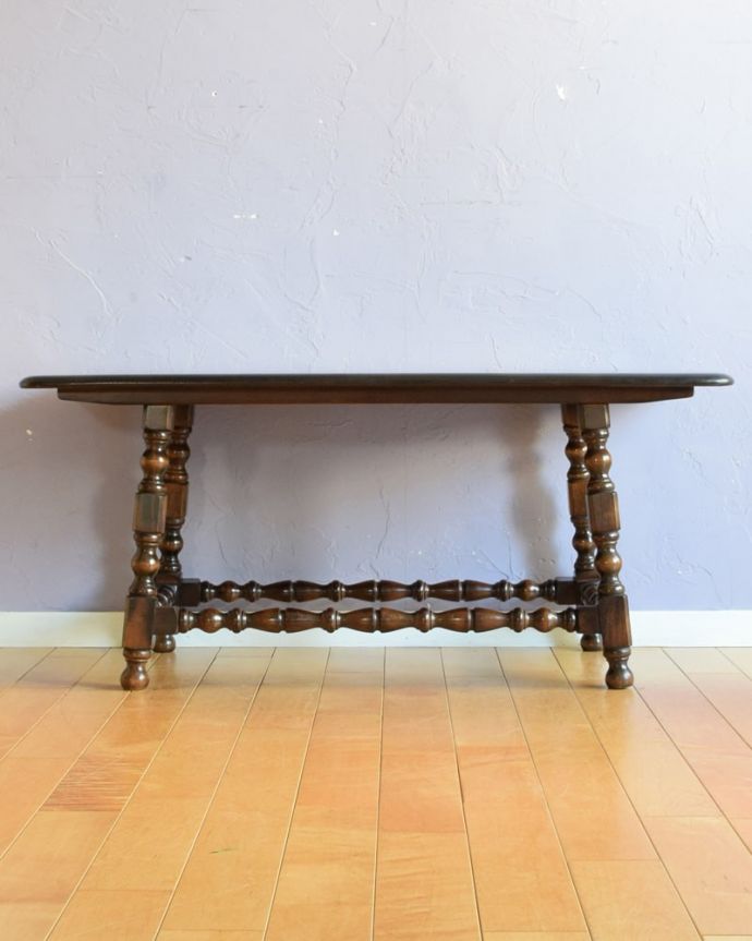 アーコールの家具の側面