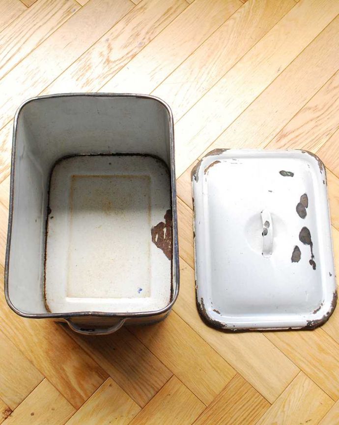 アンティークのホーロー雑貨