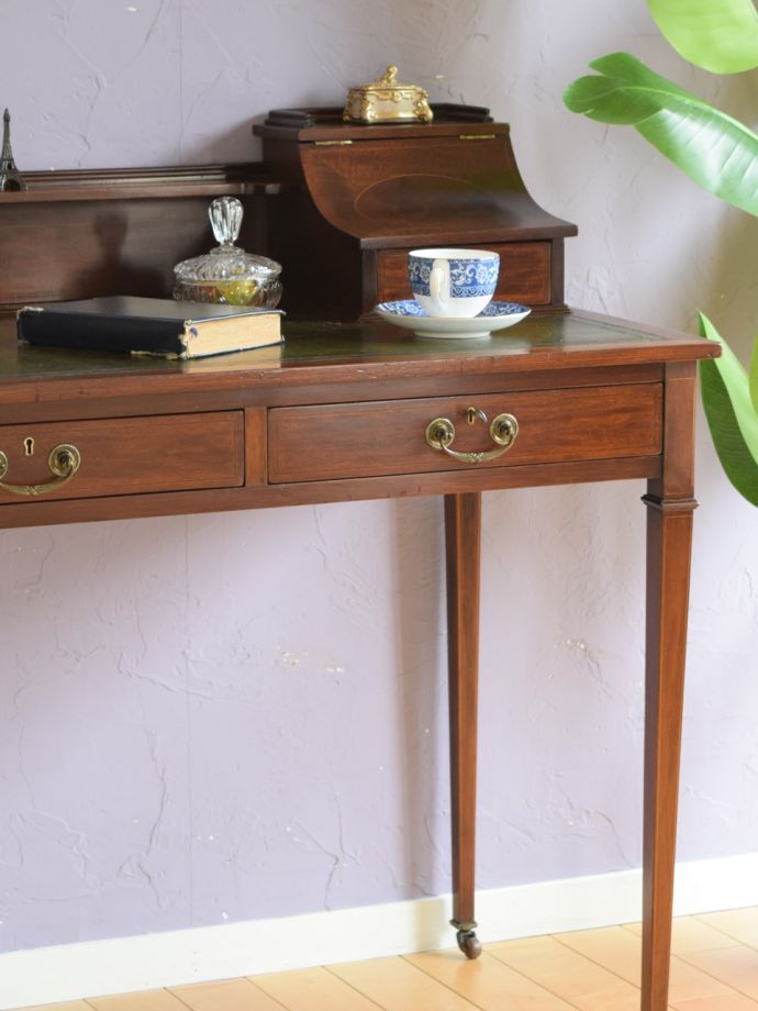 アンティークデスクの美しい木目