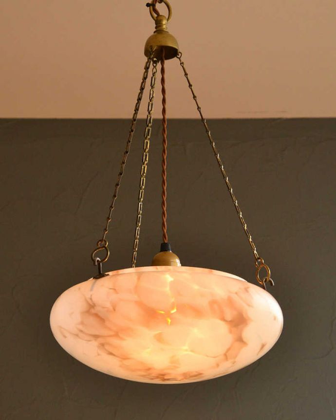 シャンデリア　照明・ライティング　マーブル模様が美しい英国輸入のアンティークハンギングボウル（Ｅ26球付）。。(k-2912-z)