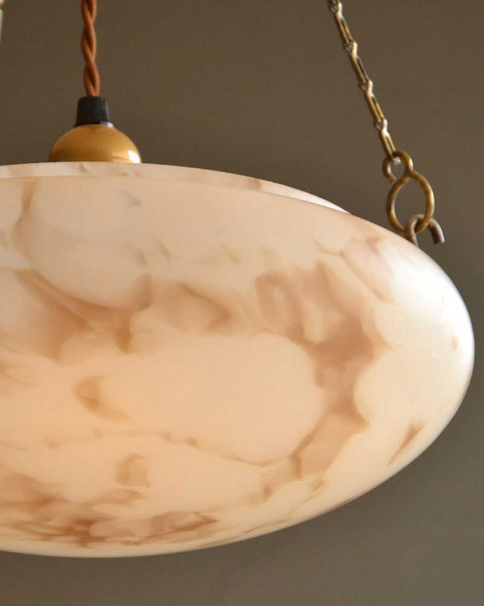 シャンデリア　照明・ライティング　マーブル模様が美しい英国輸入のアンティークハンギングボウル（Ｅ26球付）。。(k-2912-z)