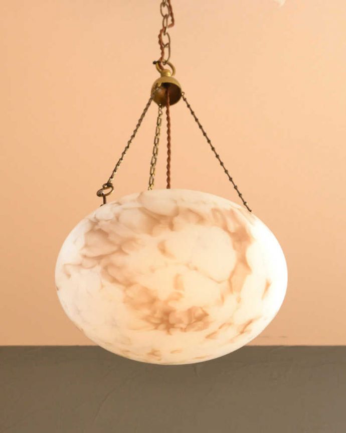シャンデリア　照明・ライティング　マーブル模様が美しい英国輸入のアンティークハンギングボウル（Ｅ26球付）。。(k-2912-z)