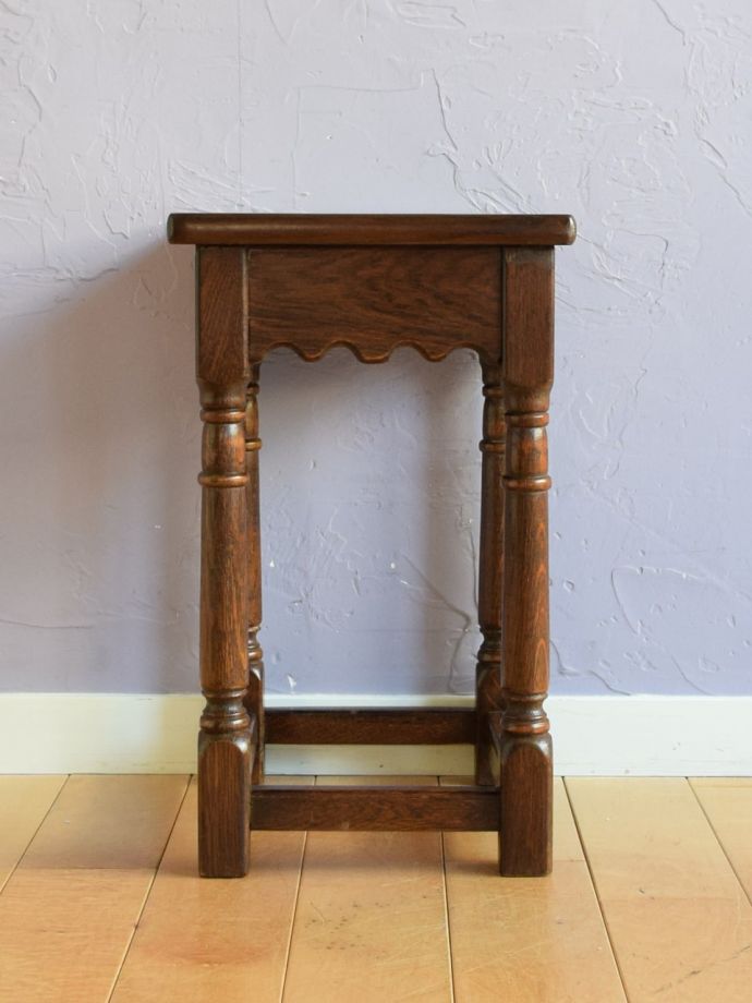 コーヒーテーブルの側面