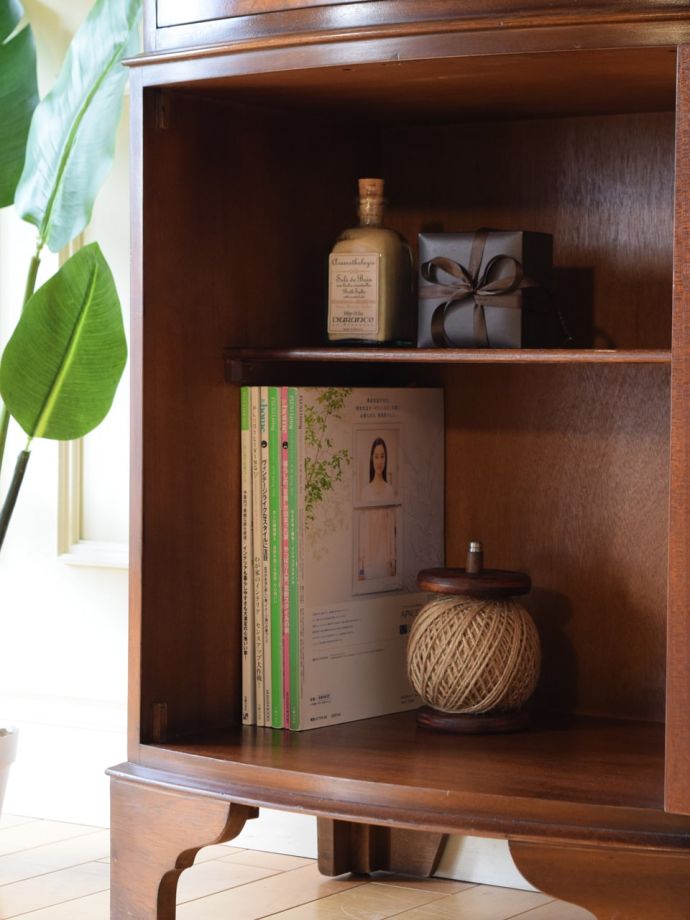 収納たっぷりのサイドボード