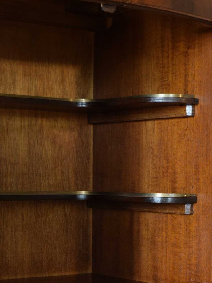 キャビネットの棚板