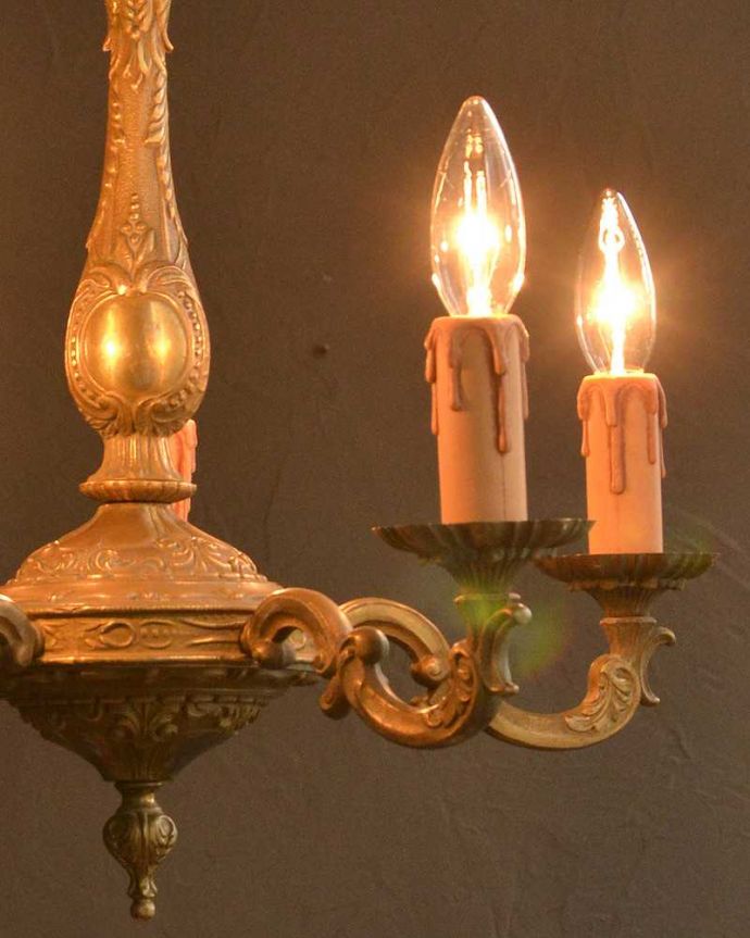 シャンデリア　照明・ライティング　装飾の美しい華やかな真鍮製アンティークシャンデリア（5灯）（Ｅ17シャンデリア球付）。。(k-2916-z)
