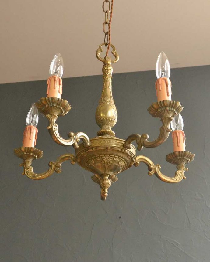 シャンデリア　照明・ライティング　装飾の美しい華やかな真鍮製アンティークシャンデリア（5灯）（Ｅ17シャンデリア球付）。。(k-2916-z)