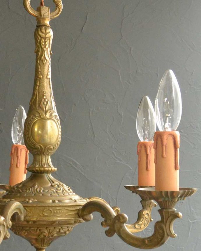 シャンデリア　照明・ライティング　装飾の美しい華やかな真鍮製アンティークシャンデリア（5灯）（Ｅ17シャンデリア球付）。。(k-2916-z)