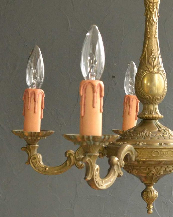 シャンデリア　照明・ライティング　装飾の美しい華やかな真鍮製アンティークシャンデリア（5灯）（Ｅ17シャンデリア球付）。。(k-2916-z)