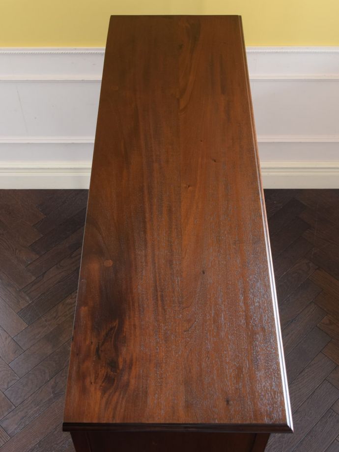 アンティークキャビネットの天板