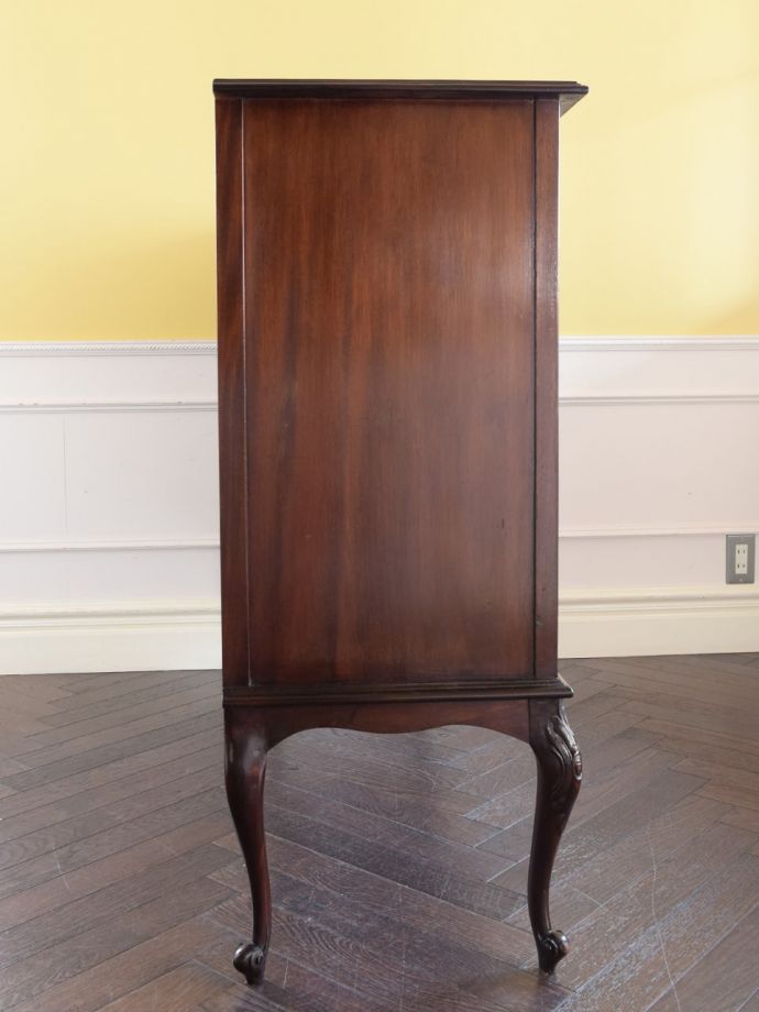 キャビネットの側面