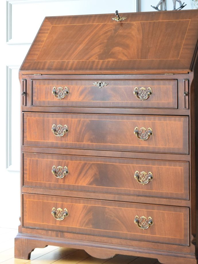 アンティーク家具らしさが漂うビューロー