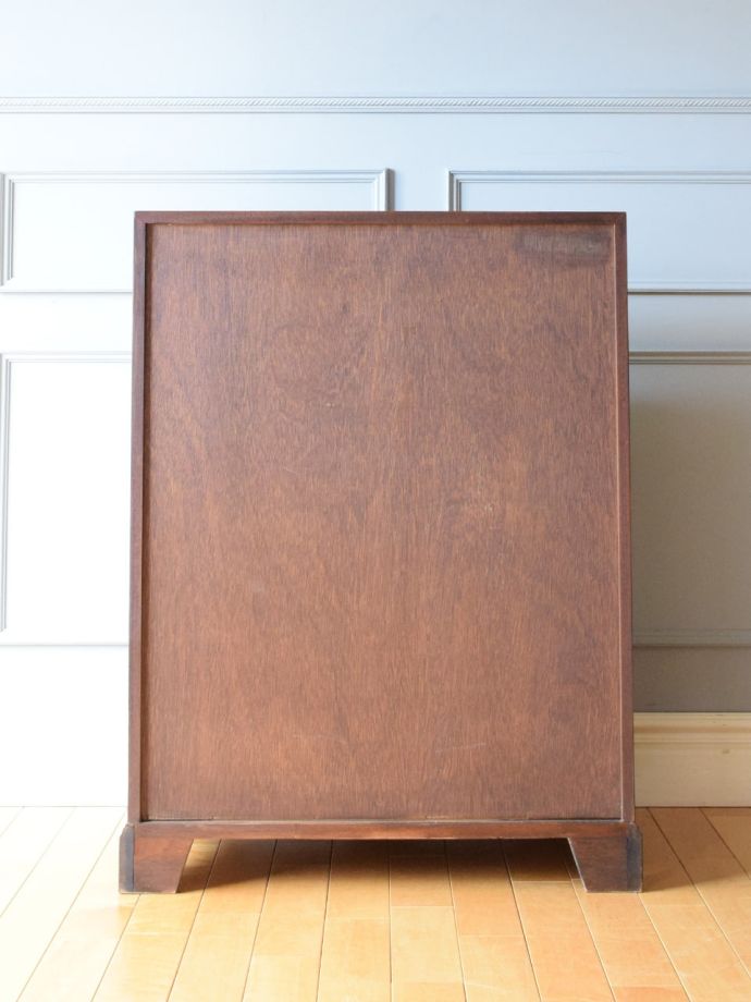 ビューローの後ろ姿