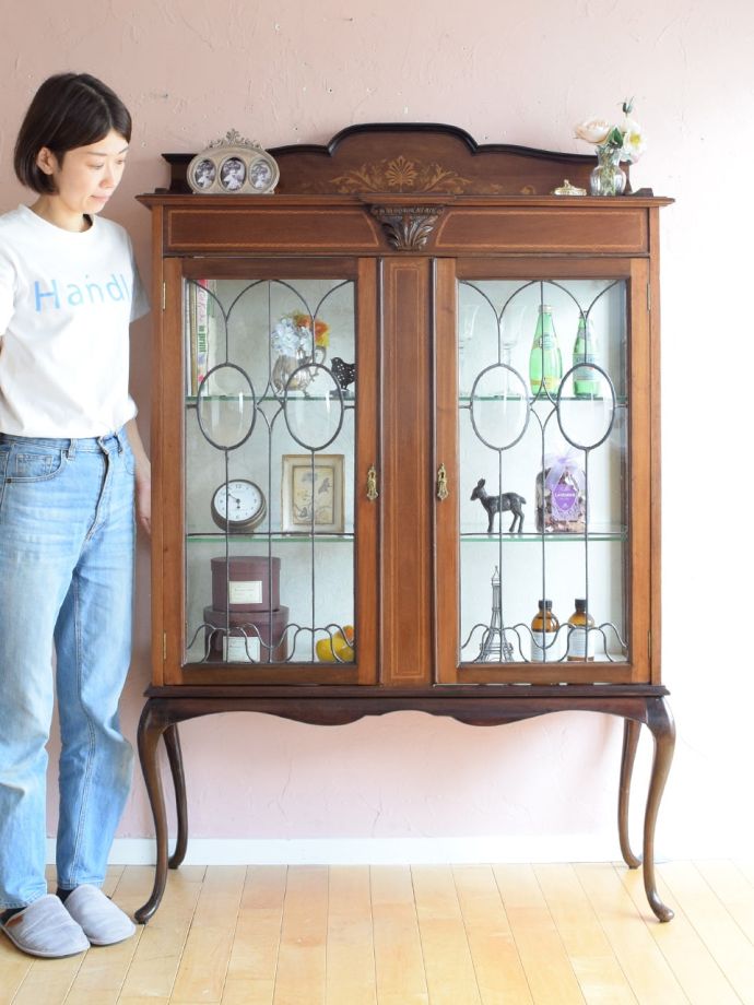英国アンティークのキャビネット
