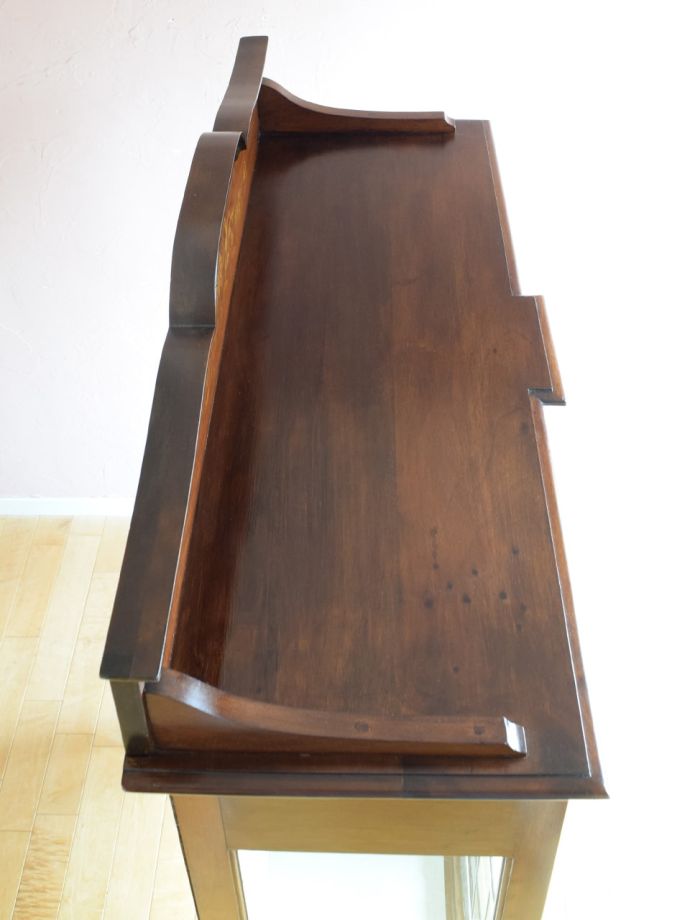 キャビネットの天板