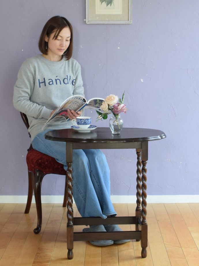 アンティークのオケージョナルテーブル