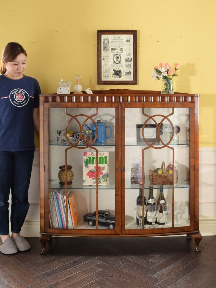 英国アンティークのガラスキャビネット