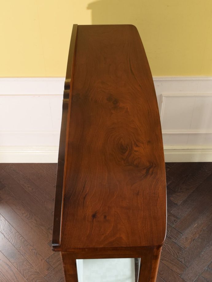 アンティークキャビネットの天板