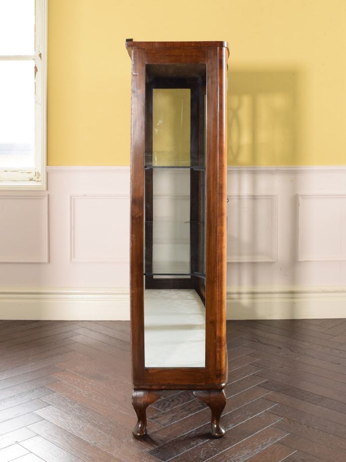 キャビネットの側面