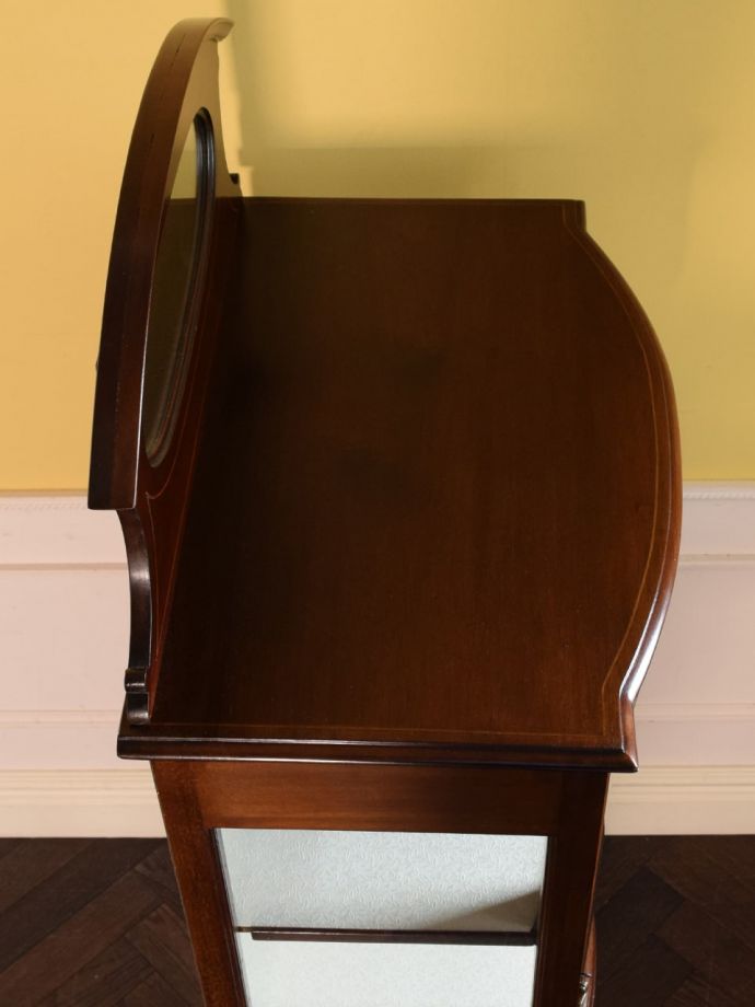 アンティークキャビネットの天板