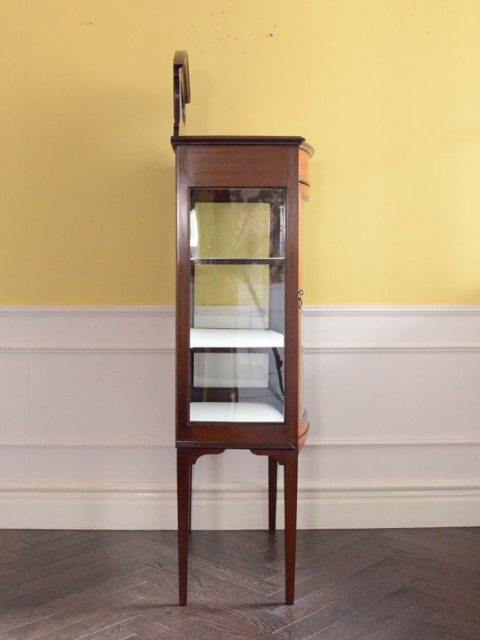 キャビネットの側面