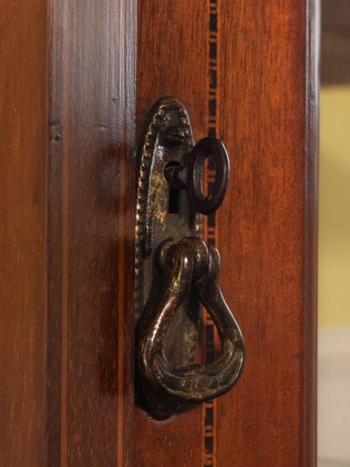 キャビネットの取っ手と鍵