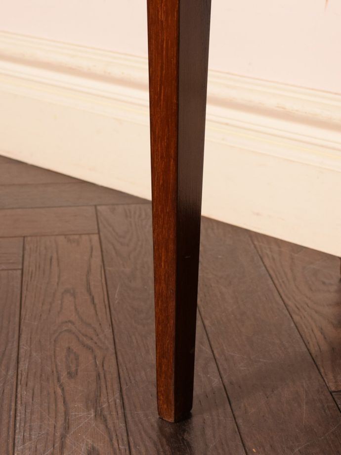 アンティークキャビネットの脚