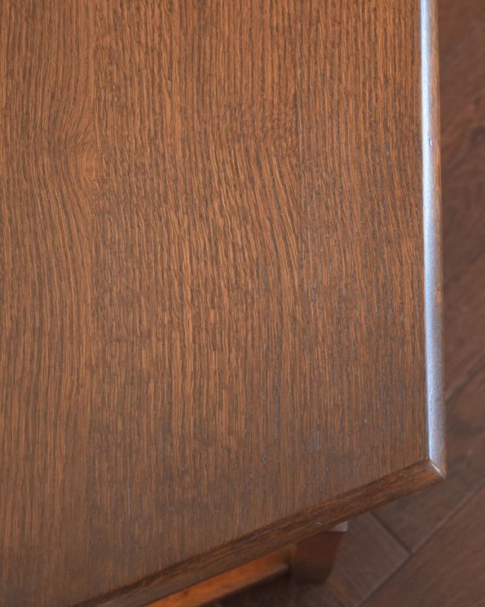 アンティーク家具　アンティーク コンソールテーブル　天板を近づいてみると…アンティークだから手に入れることが出来る天板に使われている銘木の美しさにうっとりです。(k-2928-f)